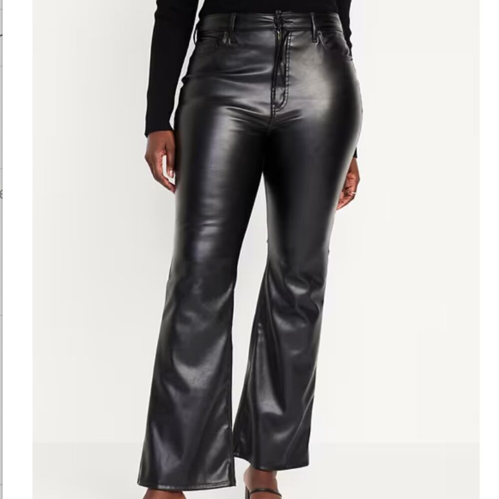 Old navy Higher High-Waisted Faux-Leather Flare Pants for Women, size 6, Black